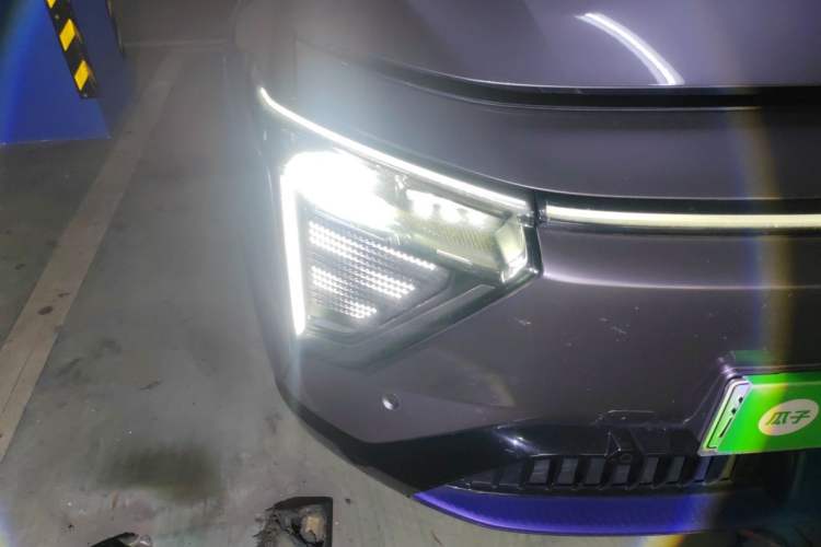 Used HiPhi Y 2023 560 km Pioneer Edition Right Front Headlight