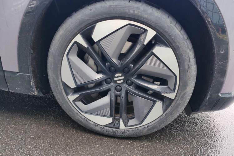 Used HiPhi Y 2023 560 km Elite Version Right Front Wheel Hub