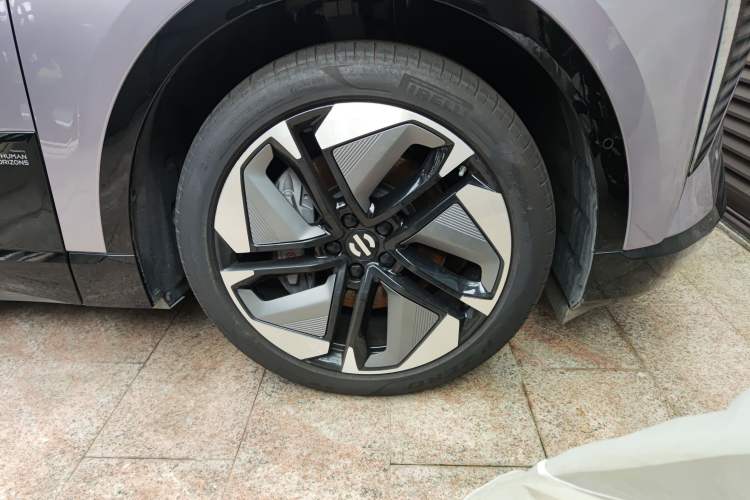 Used HiPhi Y 2023 560 km Elite Version Right Front Wheel Hub