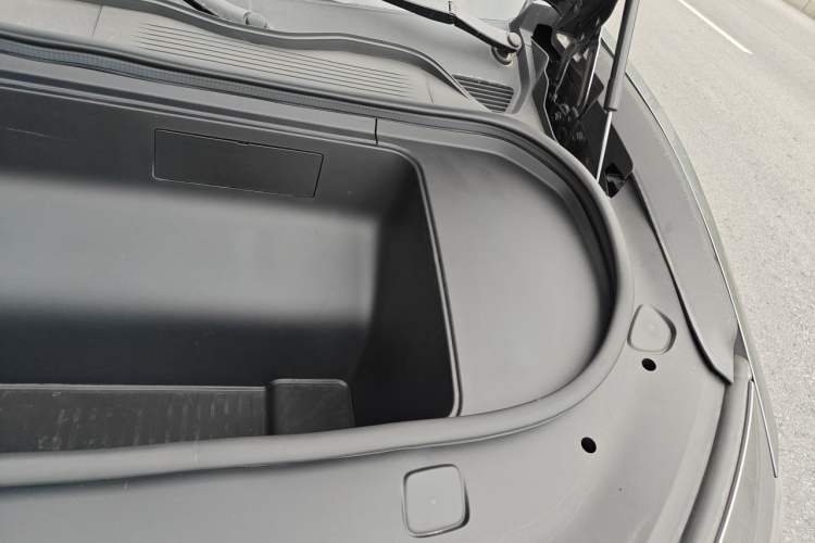 Used HiPhi Y 2023 765 km Flagship Edition Engine Bay Left