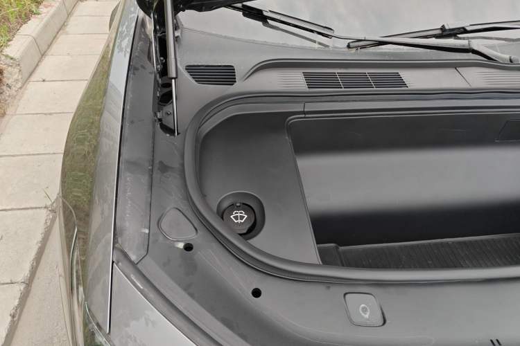 Used HiPhi Y 2023 765 km Flagship Edition Engine Bay Right