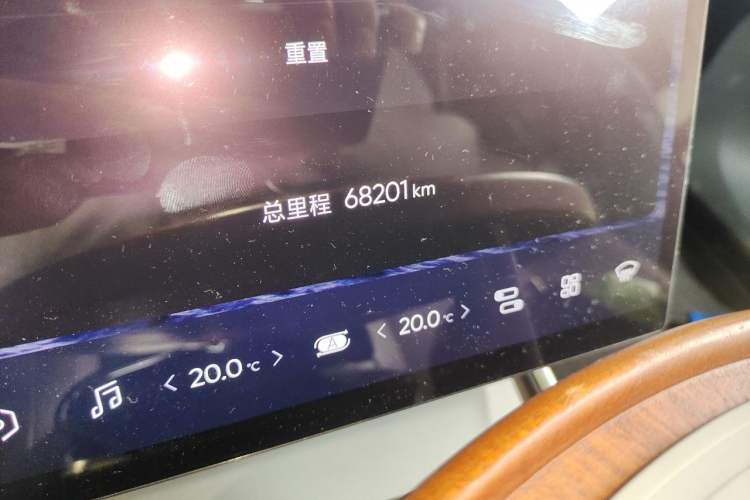Used HiPhi Y 2023 560 km Pioneer Edition Odometer Close Up