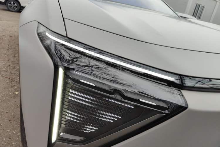 Used HiPhi Y 2023 560 km Pioneer Edition Right Front Headlight