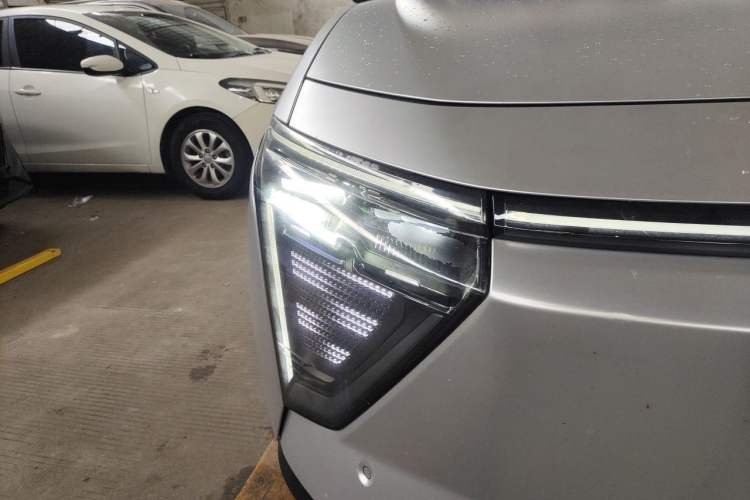 Used HiPhi Y 2023 560 km Pioneer Edition Right Front Headlight