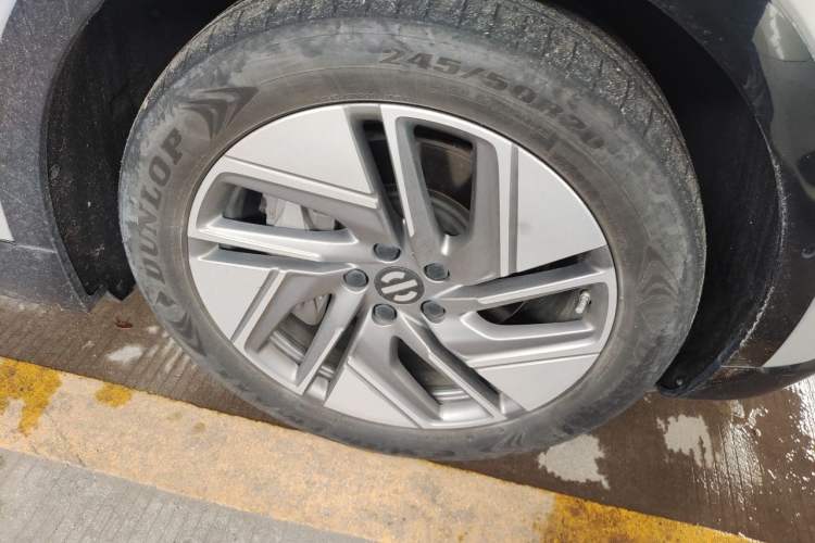 Used HiPhi Y 2023 560 km Pioneer Edition Right Front Wheel Hub