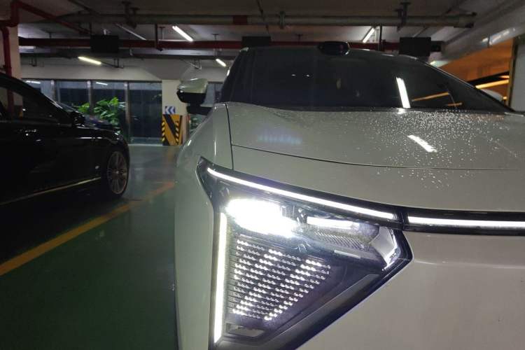 Used HiPhi Y 2023 560 km Pioneer Edition Right Front Headlight