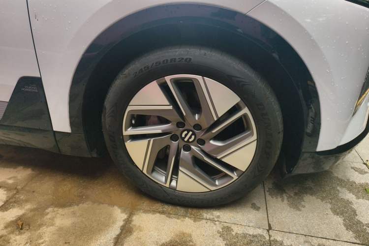 Used HiPhi Y 2023 560 km Pioneer Edition Right Front Wheel Hub