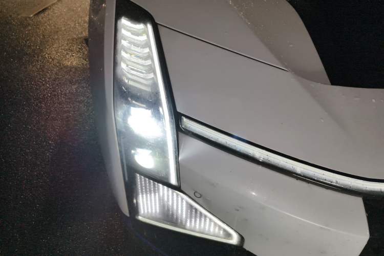 Used HiPhi Z 2023 Four-Seat Version Right Front Headlight