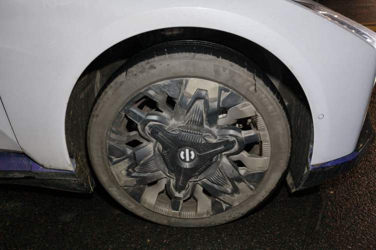 Used HiPhi Z 2023 Four-Seat Version Right Front Wheel Hub