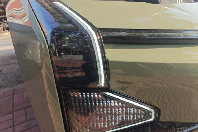 Used HiPhi Z 2023 Four-Seat Version Right Front Headlight