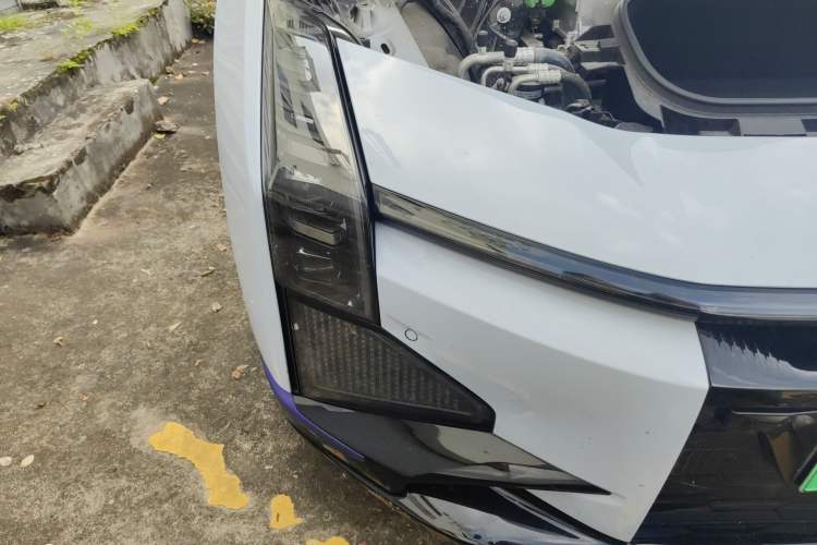 Used HiPhi Z 2023 Four-Seat Version Right Front Headlight