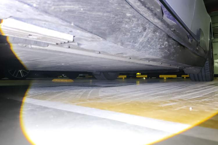 Used HiPhi Z 2023 Four-Seat Version Chassis Front Left