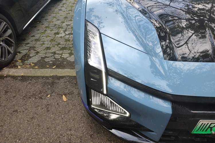 Used HiPhi Z 2023 Four-Seat Version Right Front Headlight