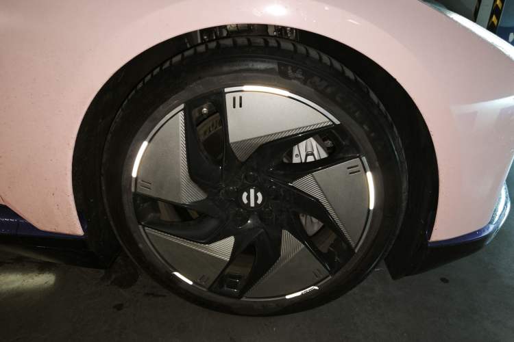 Used HiPhi Z 2023 Four-Seat Version Right Front Wheel Hub
