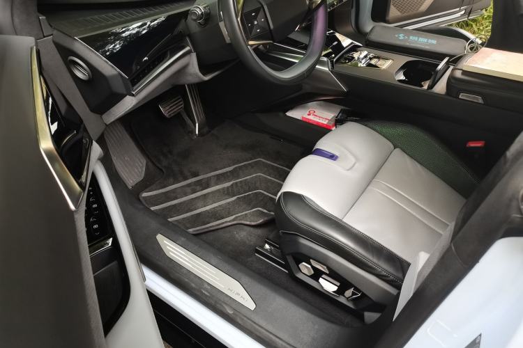 Used HiPhi Z 2023 Four-Seat Version Left Front Seat