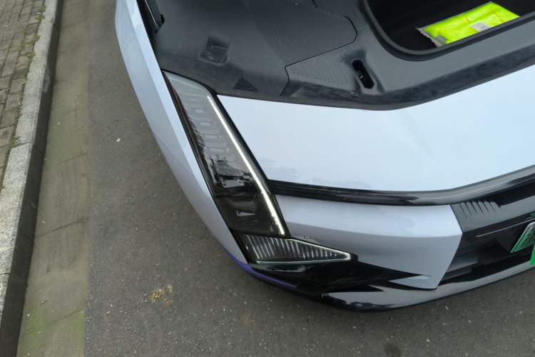 Used HiPhi Z 2023 Four-Seat Version Right Front Headlight
