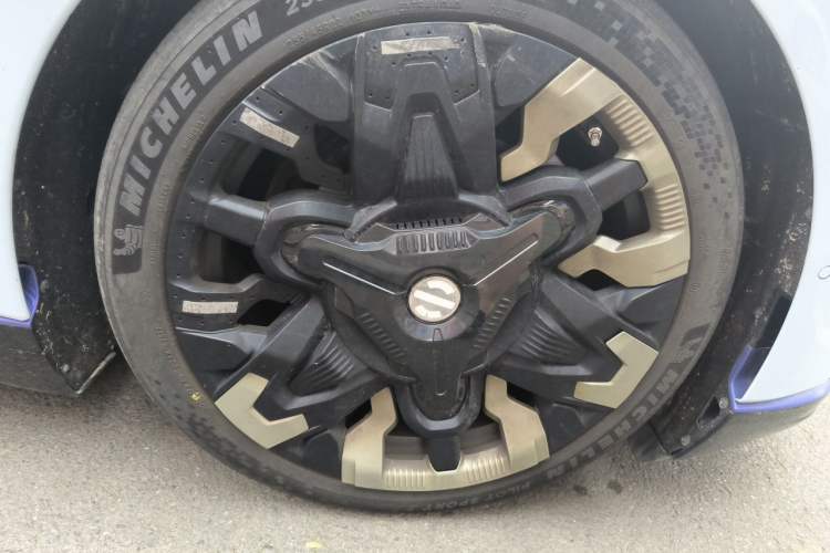 Used HiPhi Z 2023 Four-Seat Version Right Front Wheel Hub