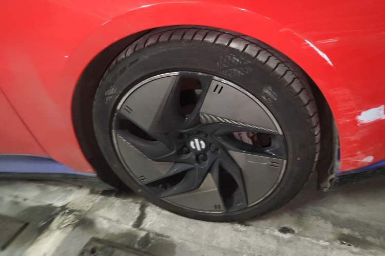 Used HiPhi Z 2023 Four-Seat Version Right Front Wheel Hub
