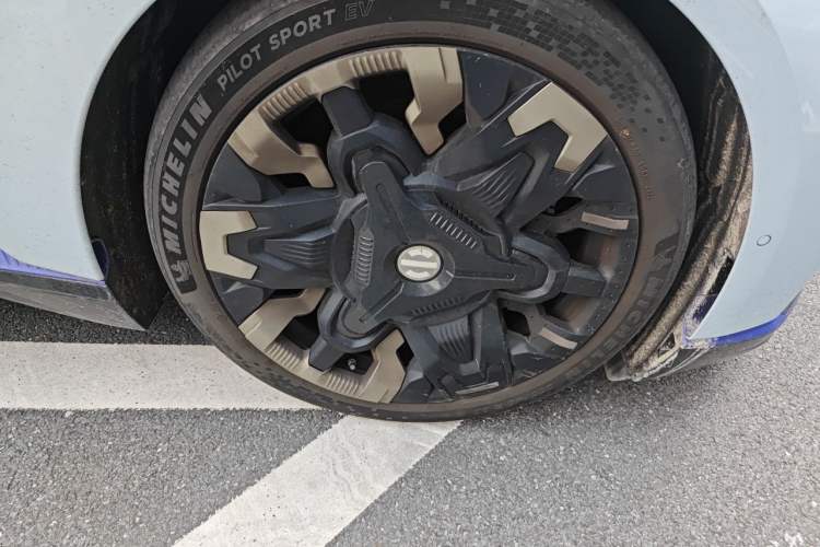 Used HiPhi Z 2023 Four-Seat Version Right Front Wheel Hub