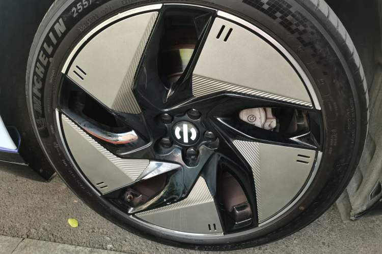 Used HiPhi Z 2023 Four-Seat Version Right Front Wheel Hub
