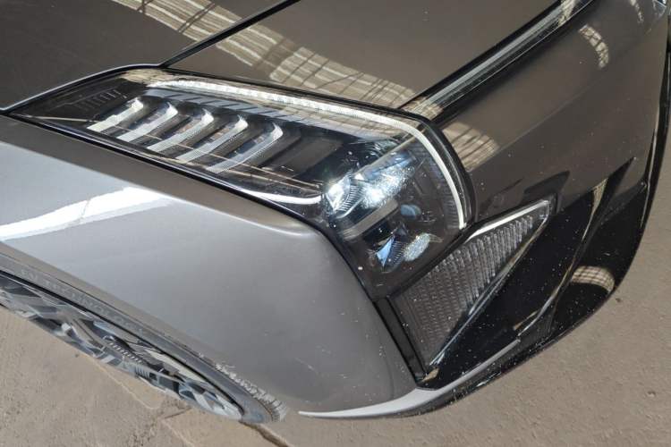 Used HiPhi Z 2023 Five-Seater Version Right Front Headlight