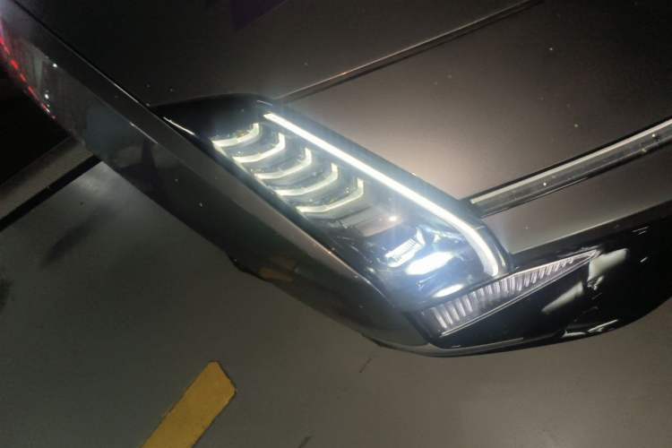 Used HiPhi Z 2023 Five-Seater Version Right Front Headlight
