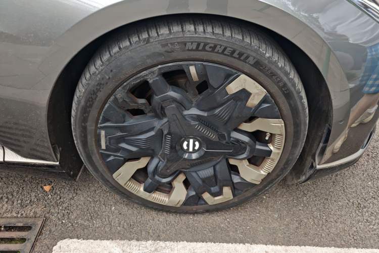 Used HiPhi Z 2023 City Edition Four Seats Right Front Wheel Hub