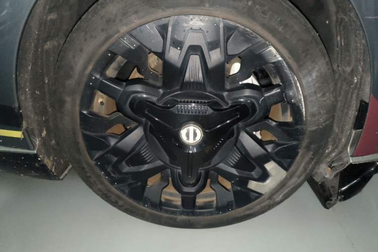 Used HiPhi Z 2023 Five-Seater Version Right Front Wheel Hub