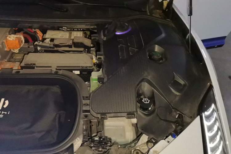 Used HiPhi Z 2023 Five-Seater Version Engine Bay Left