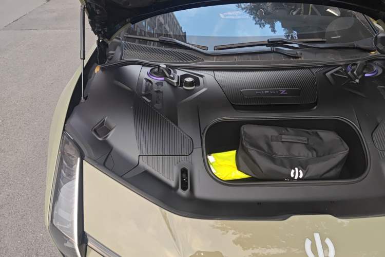 Used HiPhi Z 2023 Four-Seat Version Engine Bay Right