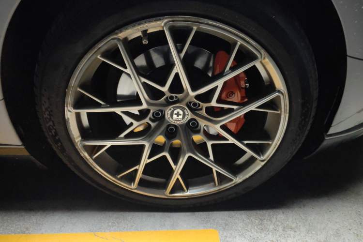 Used HiPhi Z 2023 Four-Seat Version Right Front Wheel Hub