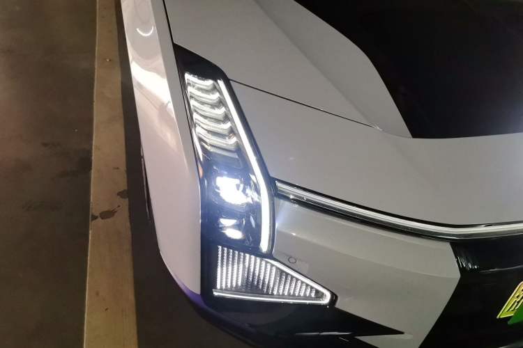 Used HiPhi Z 2023 Five-Seater Version Right Front Headlight
