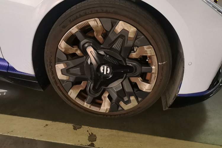 Used HiPhi Z 2023 Five-Seater Version Right Front Wheel Hub
