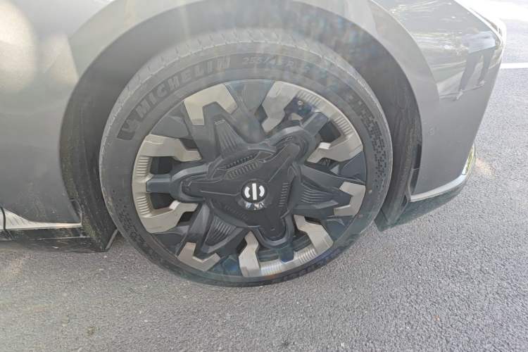 Used HiPhi Z 2023 Four-Seat Version Right Front Wheel Hub