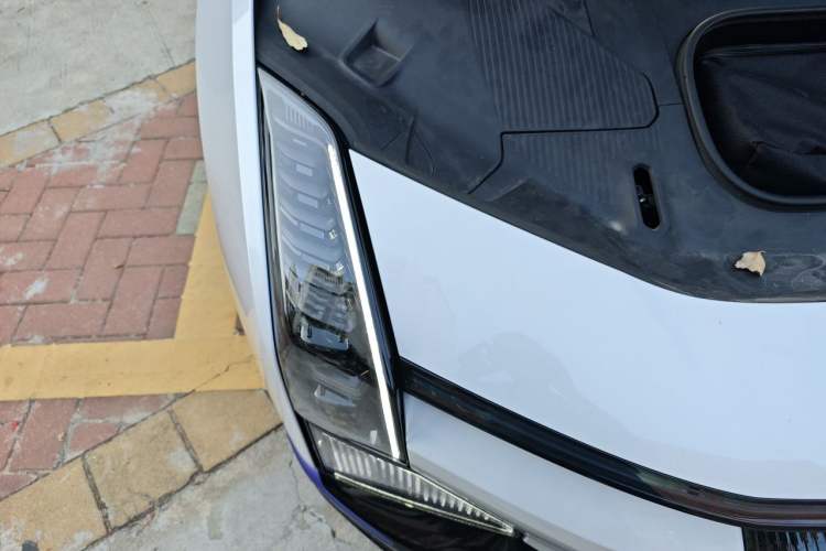 Used HiPhi Z 2023 Five-Seater Version Right Front Headlight