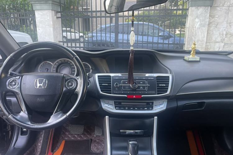 Used Honda Accord 2014 2.0L EX Luxury Edition Interior 2