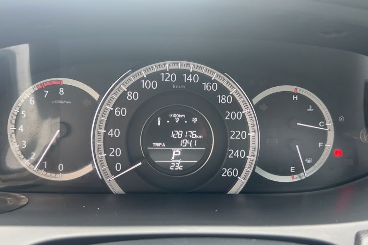 Used Honda Accord 2014 2.0L EX Luxury Edition Odometer Close Up