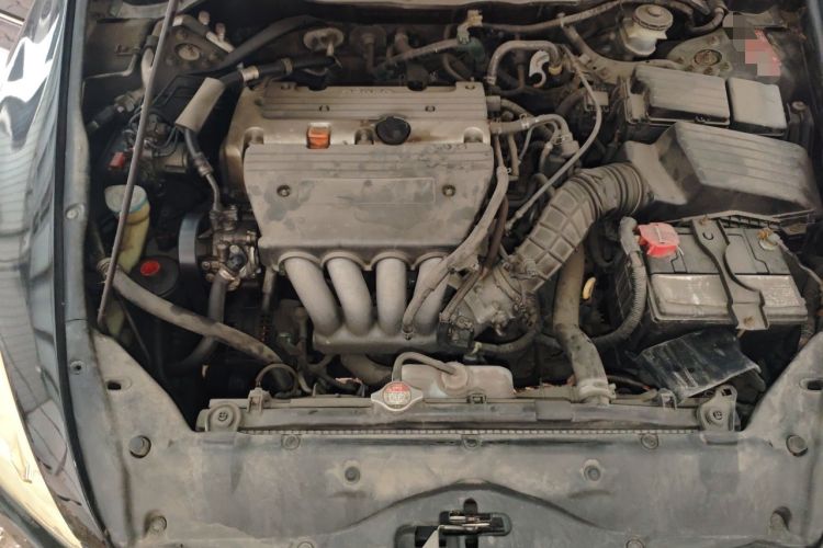 Used Honda Accord 2004 2.0L Engine Bay