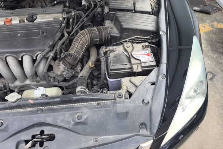 Used Honda Accord 2004 2.4L Engine Bay Left