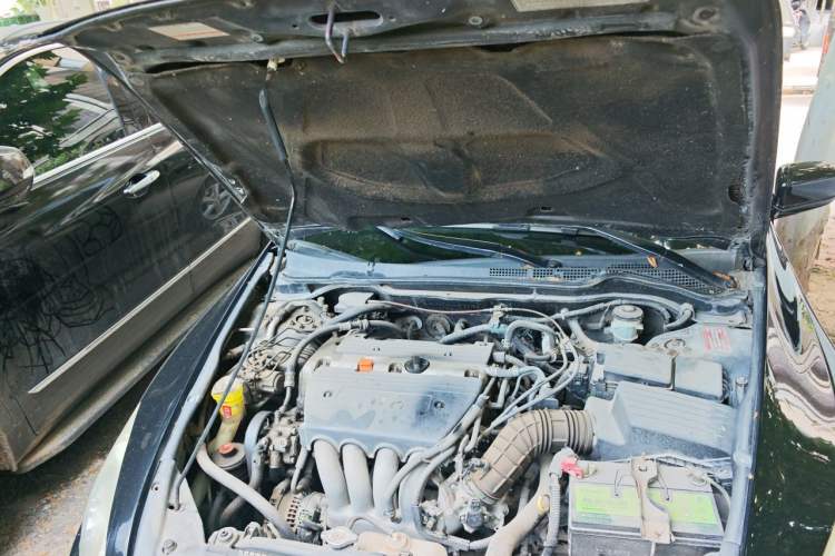 Used Honda Accord 2004 2.4L Engine Bay
