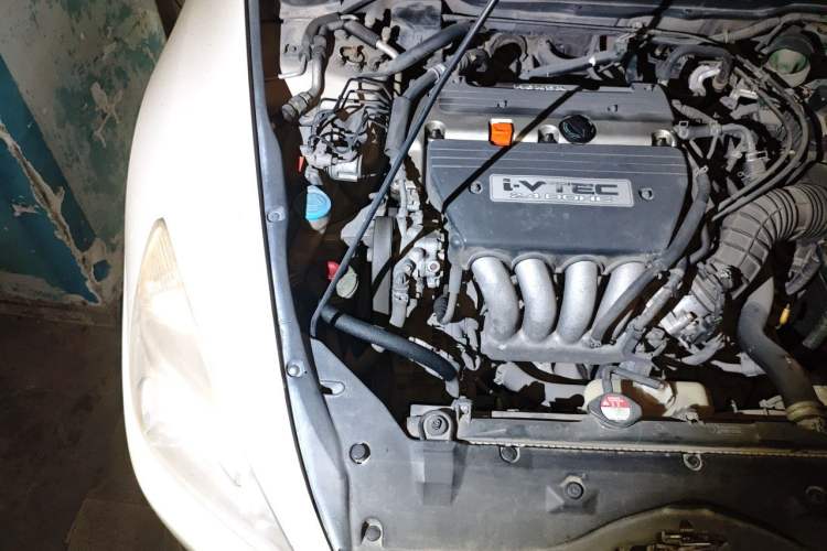 Used Honda Accord 2004 2.4L Engine Bay Right
