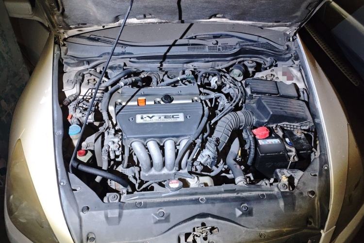 Used Honda Accord 2004 2.4L Engine Bay