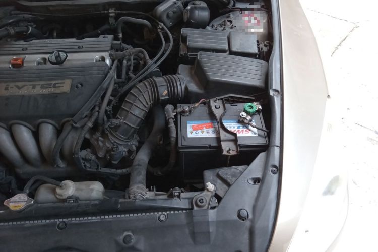 Used Honda Accord 2004 2.4L Engine Bay Left