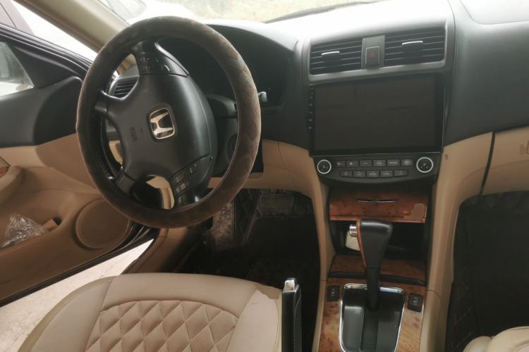 Used Honda Accord 2005 3.0L V6 Center Console
