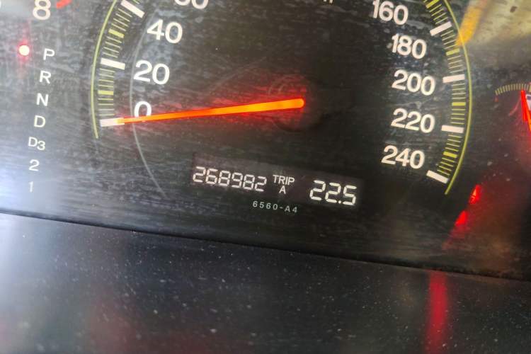 Used Honda Accord 2005 2.0L standard version Odometer Close Up