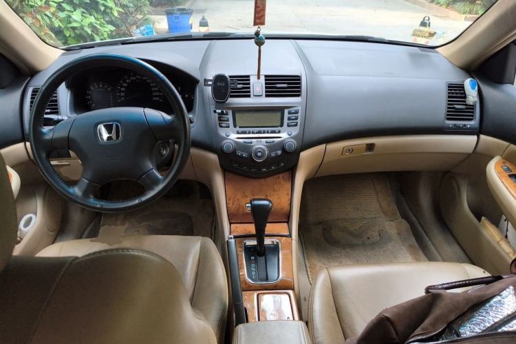 Used Honda Accord 2005 2.0L standard version Center Console