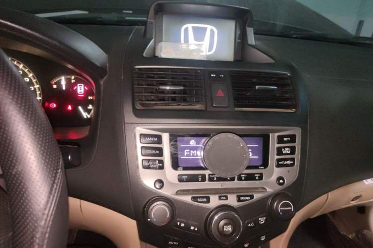 Used Honda Accord 2006 2.4L Luxury Edition Audio And AC Panel