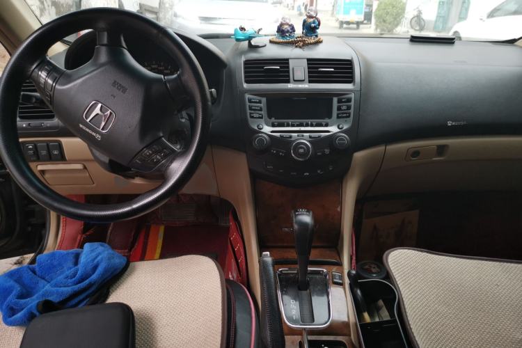 Used Honda Accord 2006 2.4L heated version Center Console
