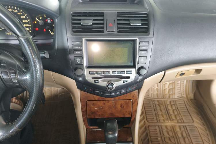 Used Honda Accord 2007 2.4L Automatic Luxury Classic Edition Audio And AC Panel