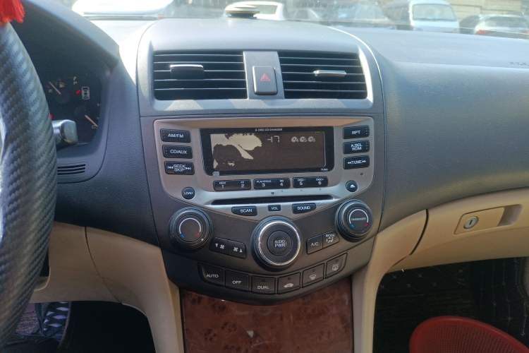 Used Honda Accord 2007 2.4L Automatic Comfort Classic Edition Audio And AC Panel